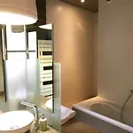 Beautiful Duplex In The Center Of * Parijs