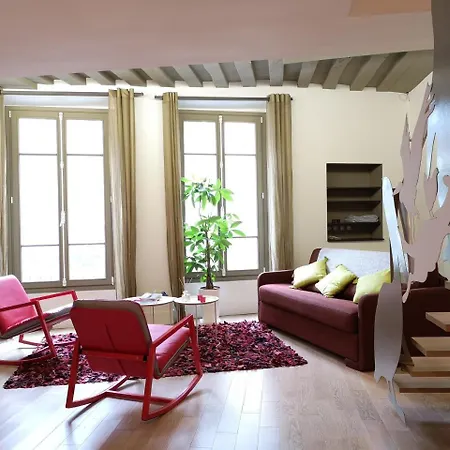 Beautiful Duplex In The Center Of *
