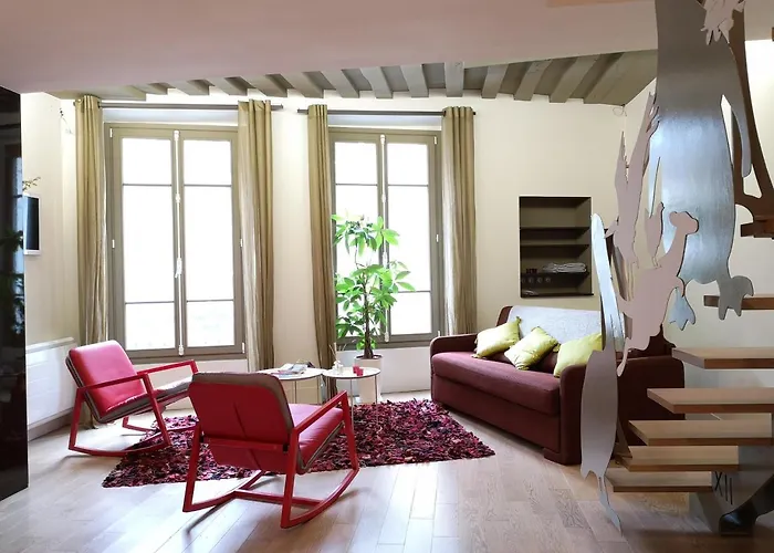 Beautiful Duplex In The Center Of *